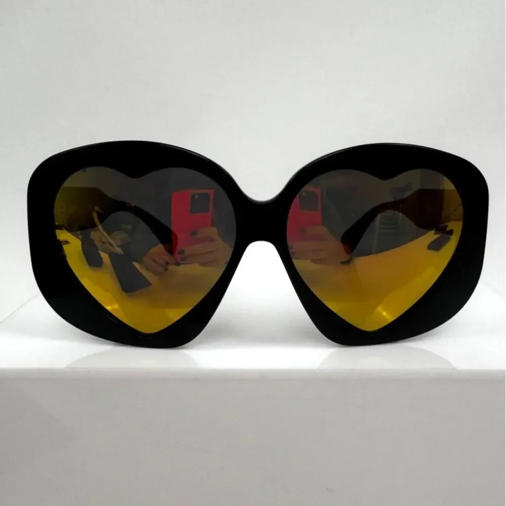 Moschino NWT Heart Shaped Jet Black Oversized Frame Sunglasses - Picture 1 of 12